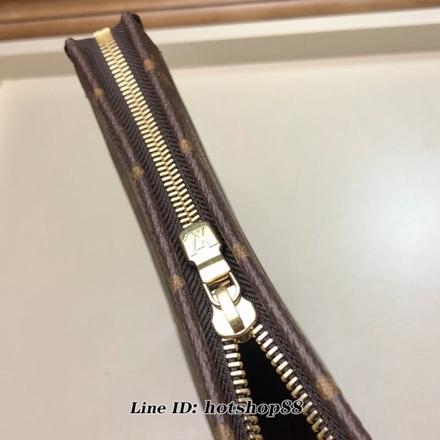 路易威登LV手包 M47544 LV老花盥洗袋 Monogram帆布盥洗袋 LV老花男士手拿包 收納袋 xxlv1973